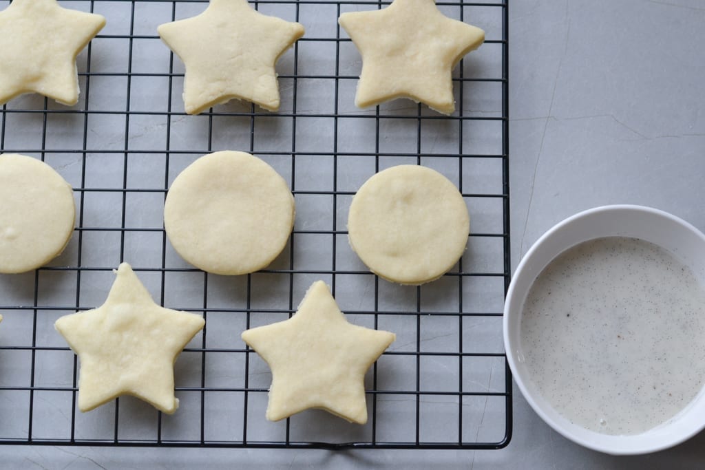 Shortbread Cookies with Vanilla Bean Glaze - Home Sweet Table - Healthy ...